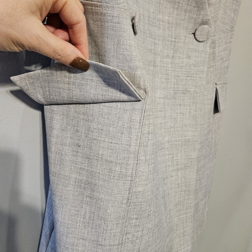 Dynamite Gray Sleeveless Tailored Romper - Picture 3 of 6